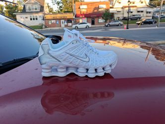 Brand New And Original Kid's Nike Shox Sneakers Size 5.5y