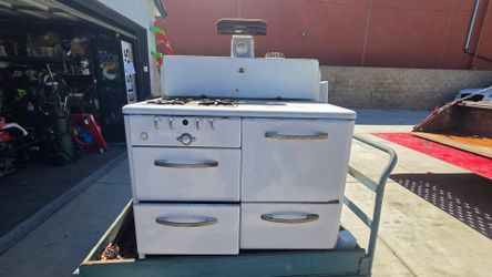 1(contact info removed) Universal Vintage Gas Stove