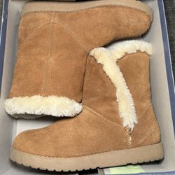 Cozy Chestnut Suede Boots (UGG Style)