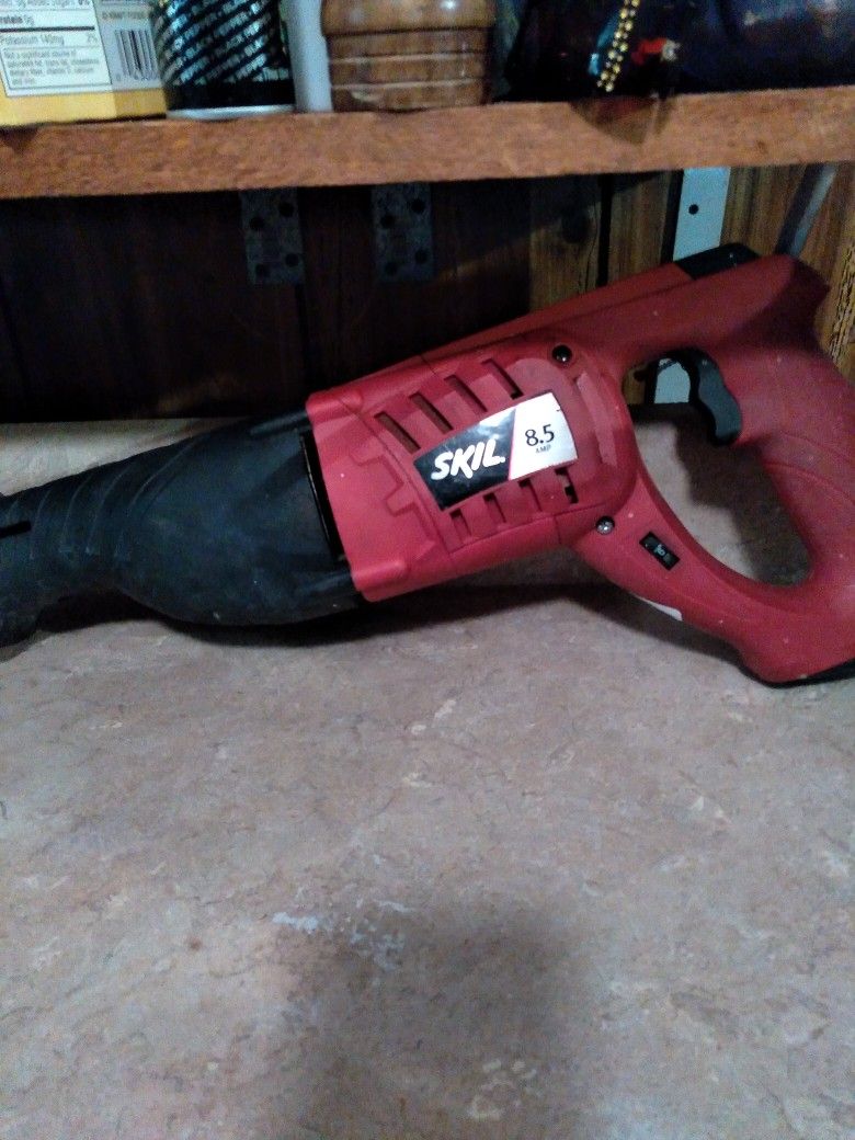 Skil Reciprocating Saw Red and Black