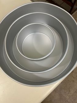 3  round cake pans