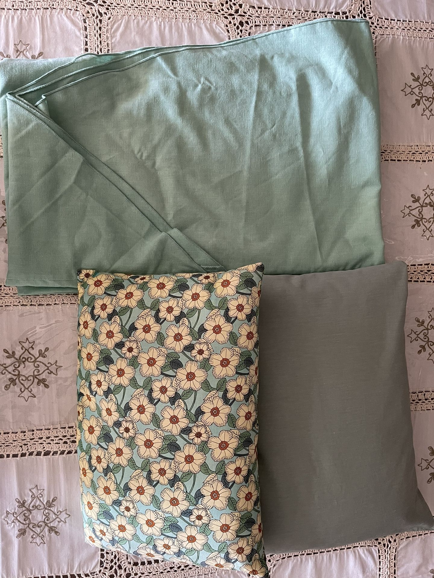Mystery Bag With Oval tablecloth, pillows & More.