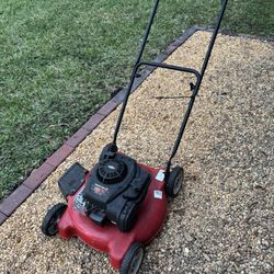 Yard Machines 20” 125cc OHV Briggs and Stratton Gas Walk Behind Push Mower Wont start turns Freely Though As Is For Repair or Parts 