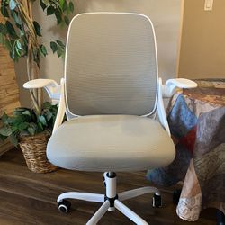 NEW!!  STYLISH OFFICE CHAIR!