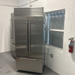 SUBZERO Legacy Model - 36" Classic French Door Refrigerator/Freezer with Internal Dispenser Model # BI-36UFDID/S