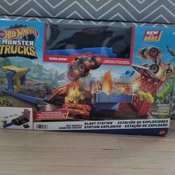 Hotwheels Monster Trucks Blast Station 