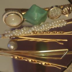 6 DECORATIVE BOBBYPINS 