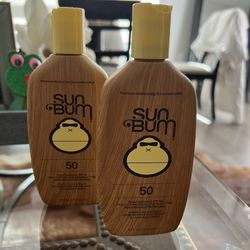 Sun Bum Premium Moisturizing  Sunscreen https://offerup.com/redirect/?o=TG90aW9uLk5ldw==