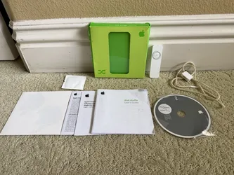Apple iPod Shuffle 2005 White 512MB w/ Box M9724ll/A