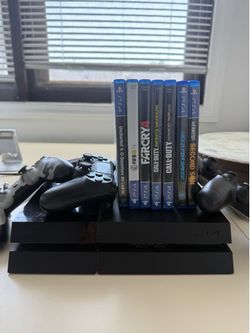 PlayStation 4 Bundle – 4 Controllers + 7 Games