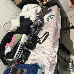 Twin size bed with drawers & mattress