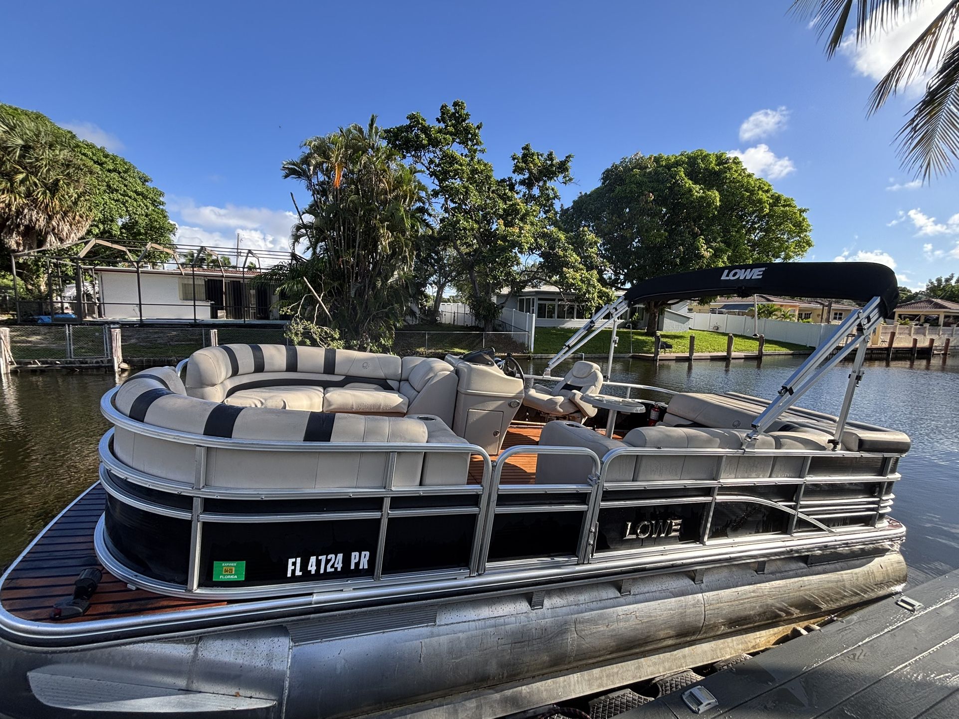 Pontoon 20 Ft 2014 With 2014 90 Hp Merchury 4 Stroke with Trailer Everything Working 400 Hrs Title in Hand