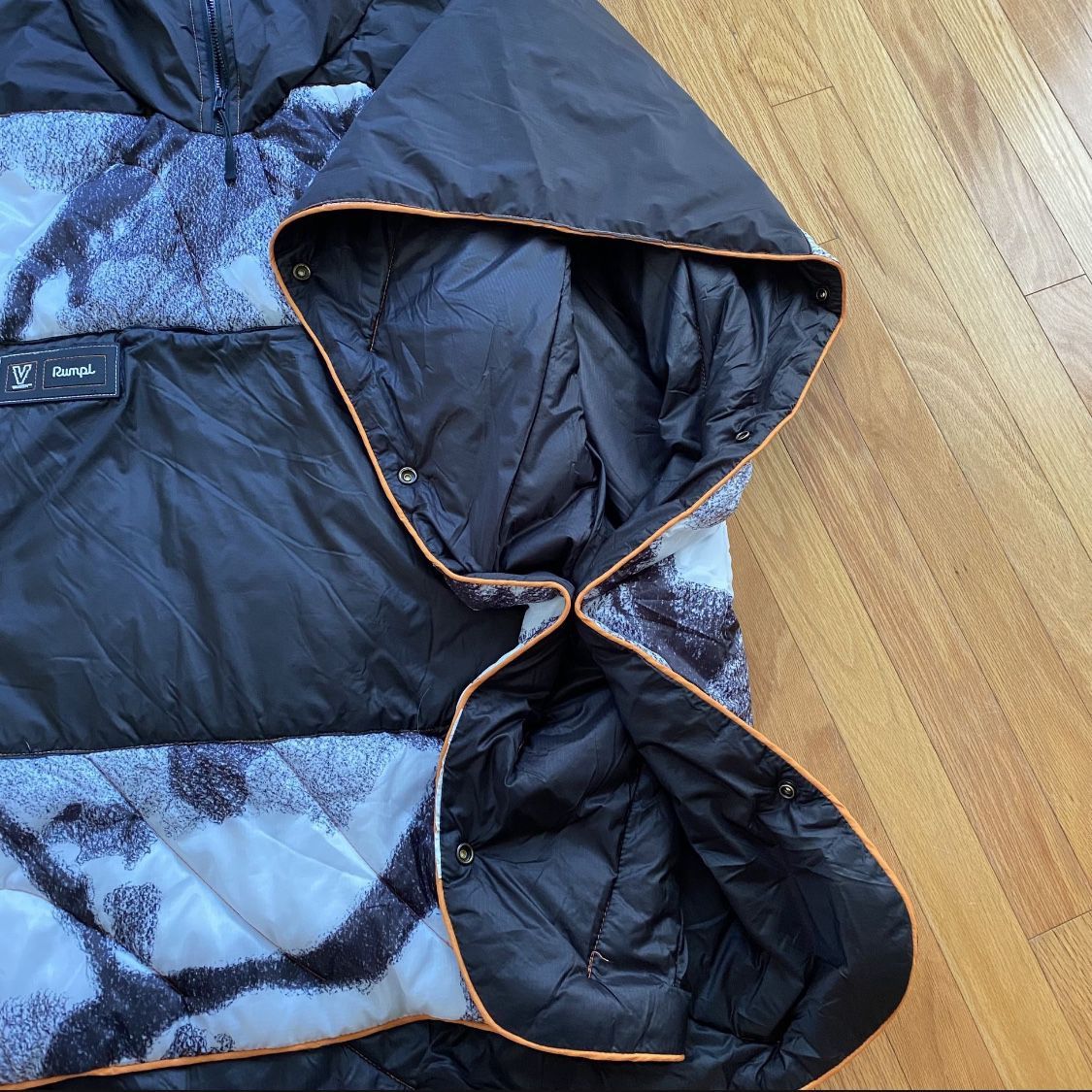 ONE SIZE Rare Rumpl X Vanish Collaboration Collection Original Nanoloft Puffy Blanket Poncho