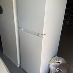 Vissani Refrigerator 