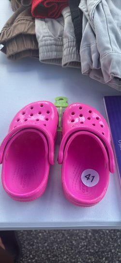 Kids crocs size 6