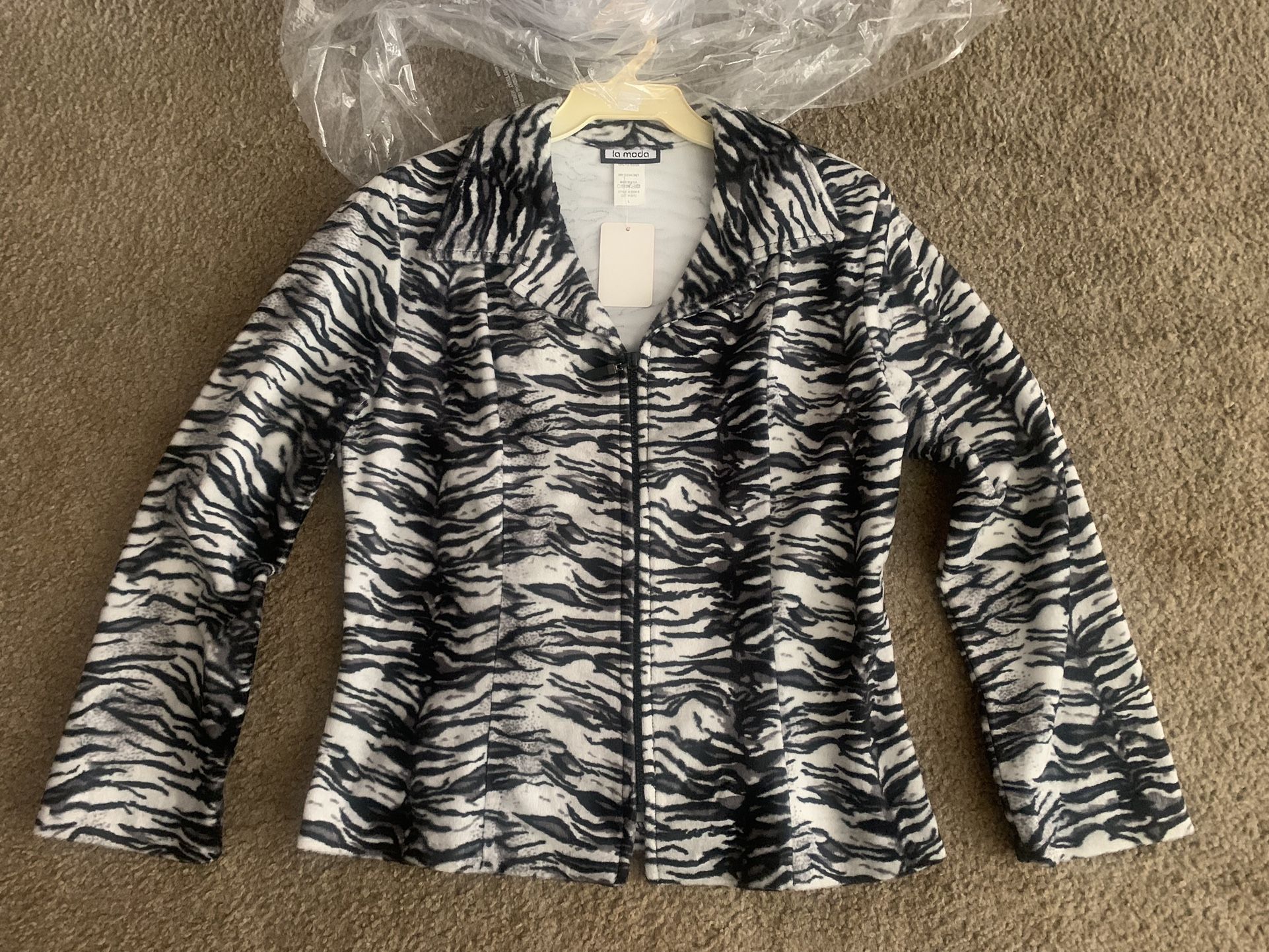 Brand New White Tiger Skirt And Jacket/Shirt Sz L