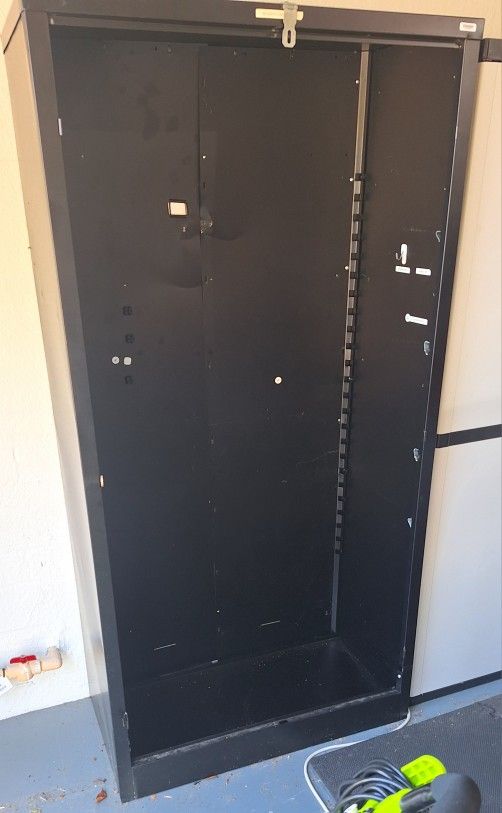 METAL STORAGE CLOSET BLACK 