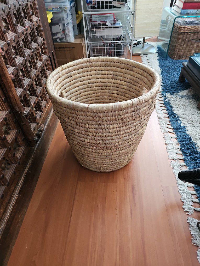 Natural Fibers Basket 