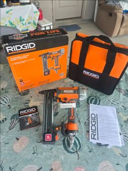 🔥$60 PRICE IS FIRM 🔥RIDGID R150FSF Industrial Pneumatic Stapler 18-Gauge. 1-1/2 in. with Contractor's Bag
