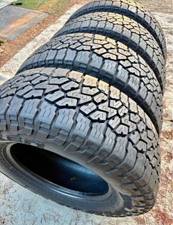 315 70 R 17 Vendo llantas marca Falken