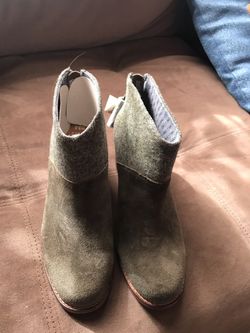 Toms bots size 8.5 new $30dol