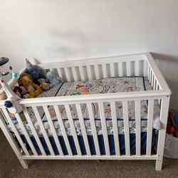 Crib/Mattress/Bedding/Mobile