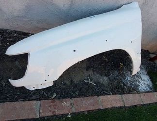 1996- 97-98-99-2021- 2002 TOYOTA 4RUNNER LEFT FENDER
DRIVER SIDE USED OEM GENUINE. NCF