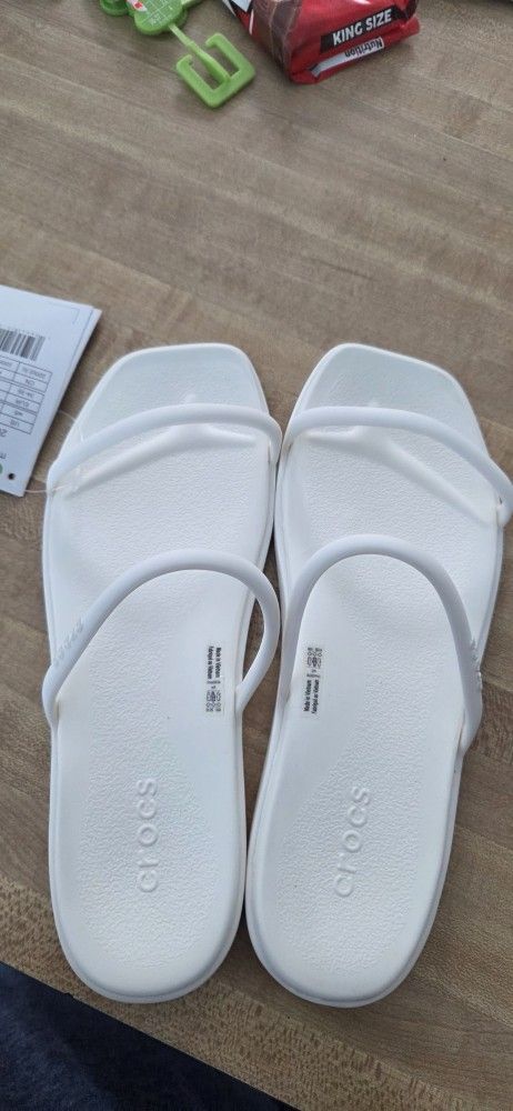 Brand New Crocs Miami Two Strap Sandal in Chalk size 5