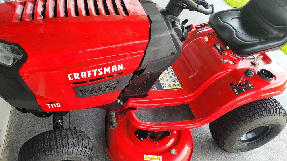 CRAFTSMAN T110 42-in 17.5-HP Gas Riding Lawn Mower