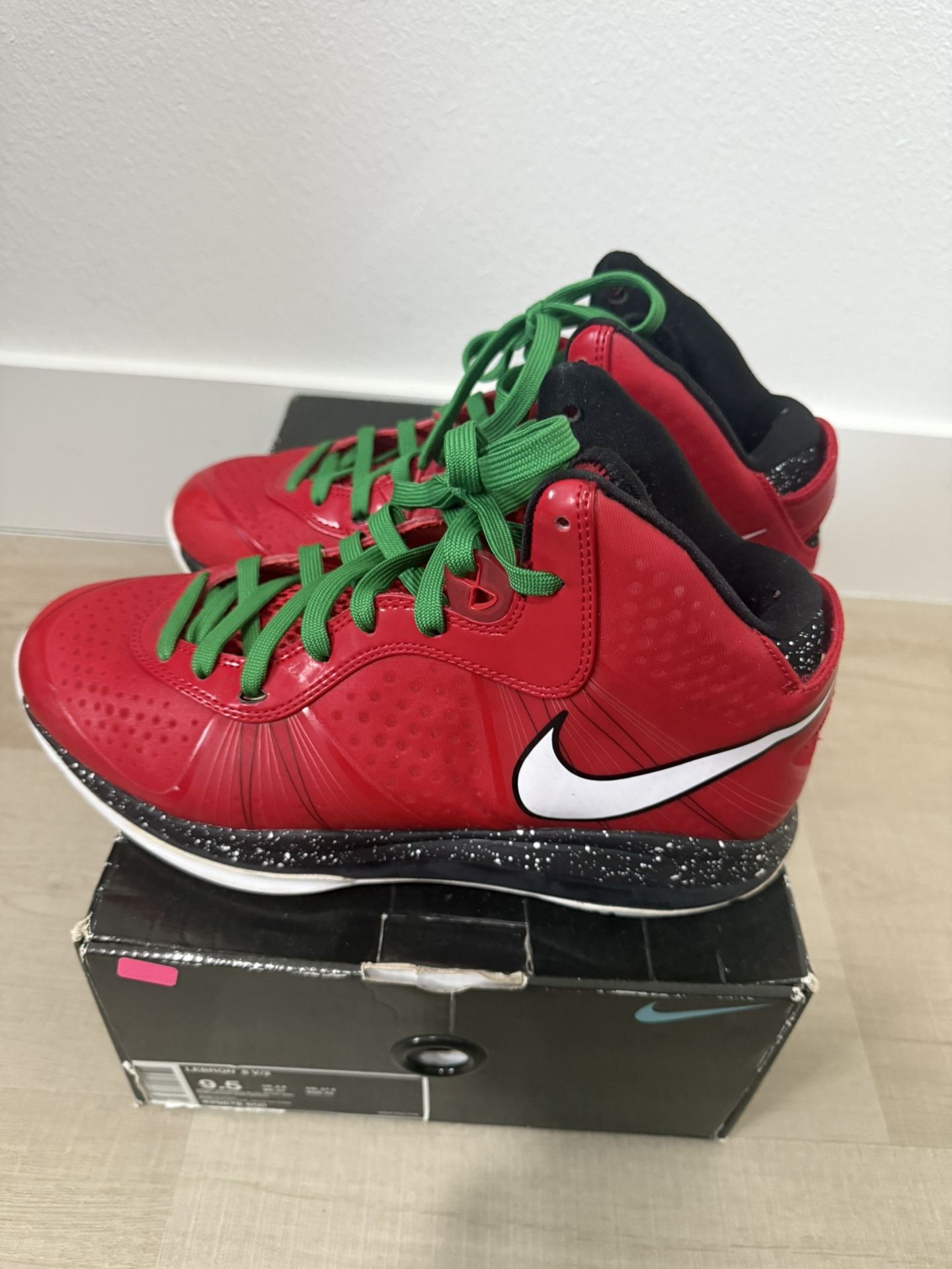 Nike Air LeBron 8 V/2 Christmas Sz 9.5