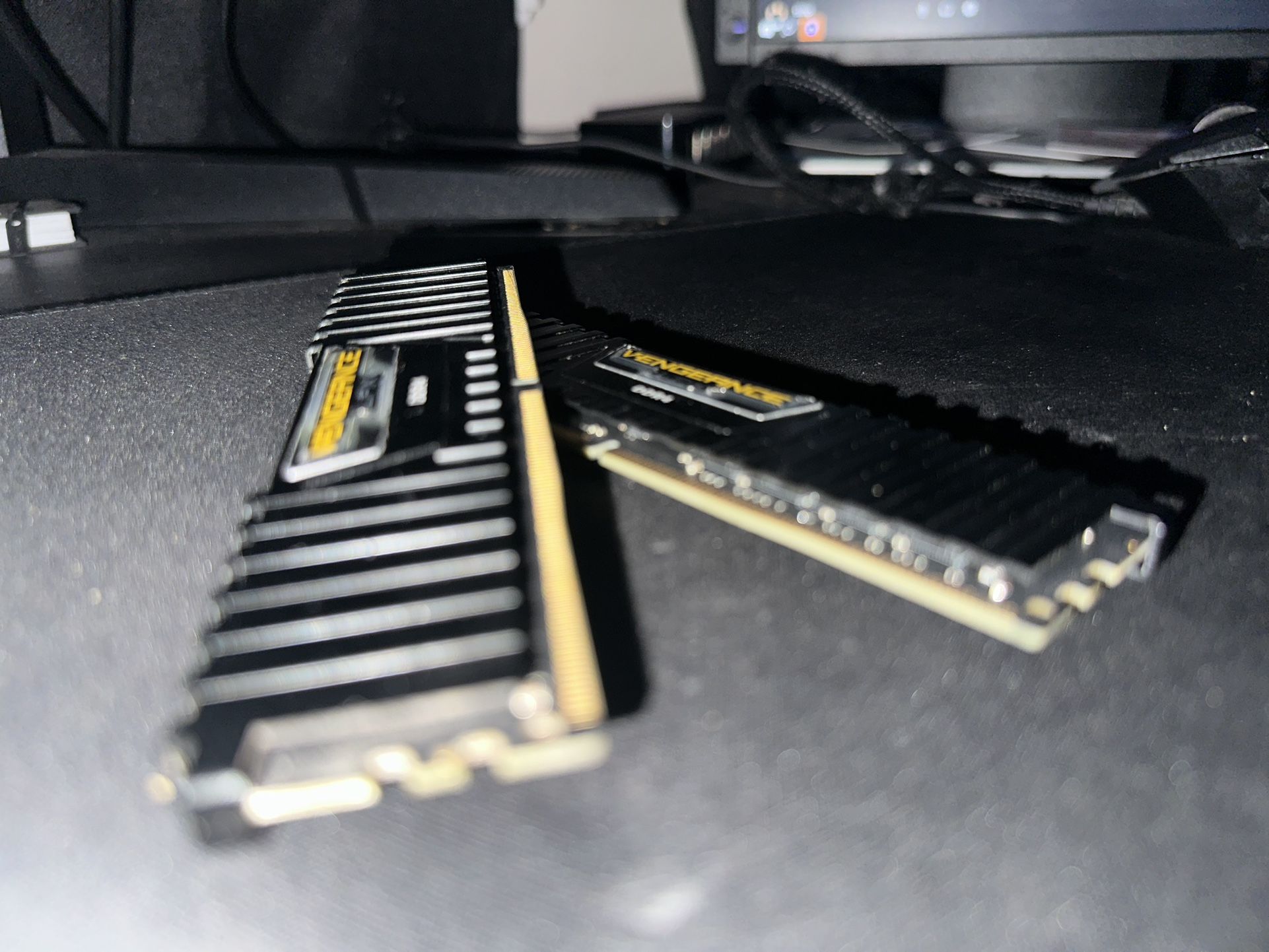 32GB RAM (2x16GB) Corsair Vengeance DDR4 DRAM 2400MHz