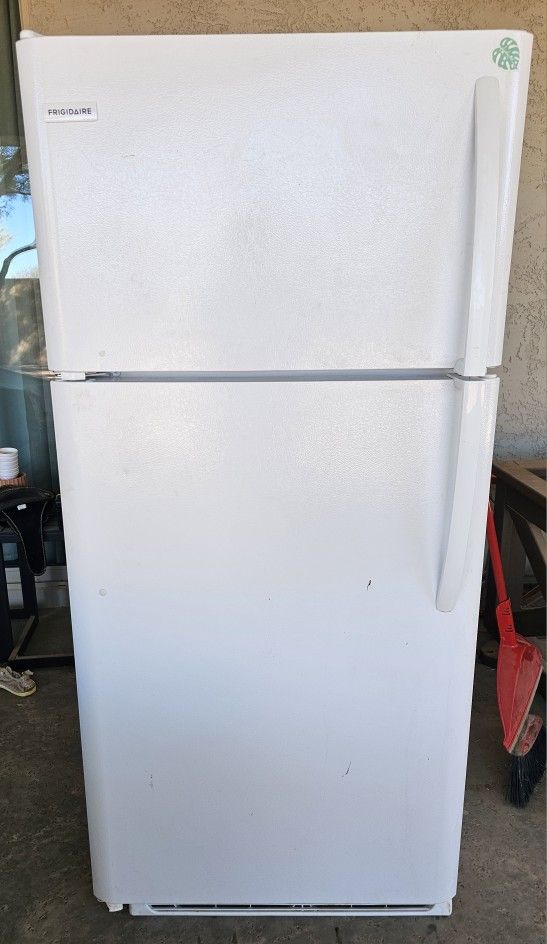 Frigidaire Refrigerator - 18.3 Cu Ft Top Freezer