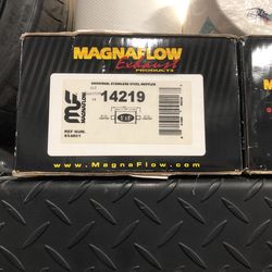 Magnaflow Pair of 14219 Mufflers