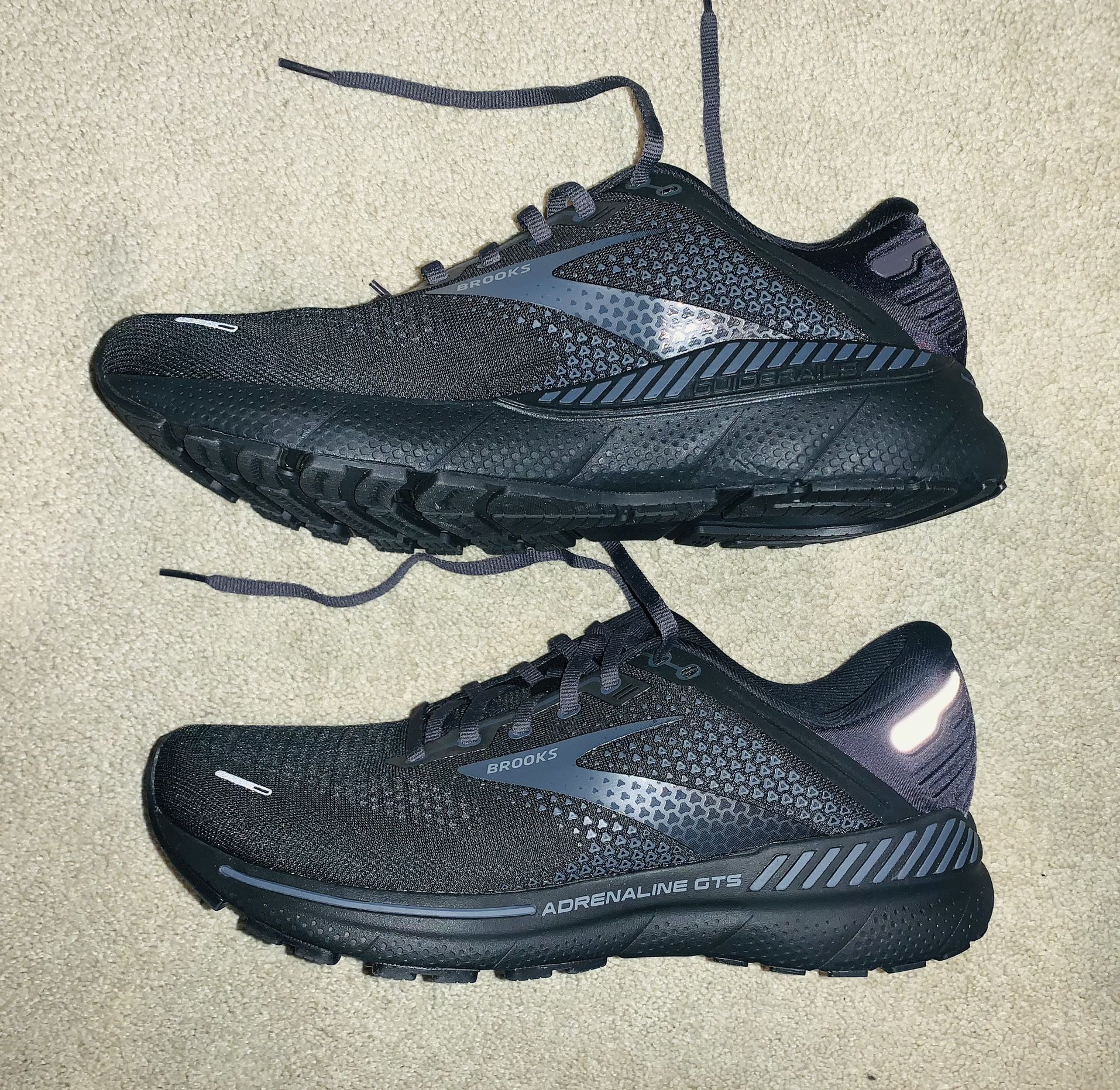 Brooks Adrenaline GTS22 Running Shoe / Sneaker - Size 11