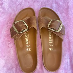 BIRKENSTOCK SANDALS (LIKE NEW)