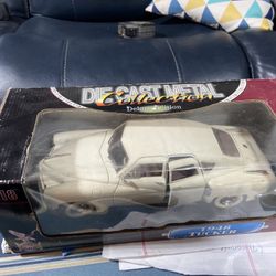 ROAD SIGNATURE  1948 TUCKER DELUXE EDITION  NEW