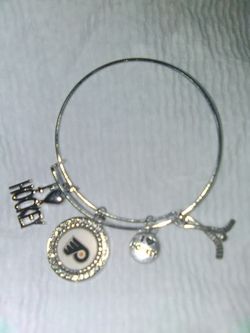 Flyers Charm Bracelet - Round charm bracelet