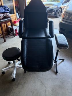Tattoo chair- stool and arm rest