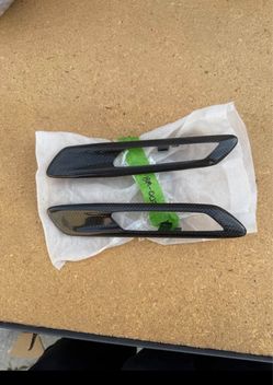 REPLACEMENT CARBON FIBER FENDER LIGHT TRIMS - BMW F10 SEDAN | F11 WAGON | 5-SERIES