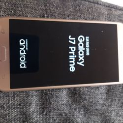 Samsung Galaxy j7 prime en buenas condiciones trabajando Bien Trae cuenta google leer por favor