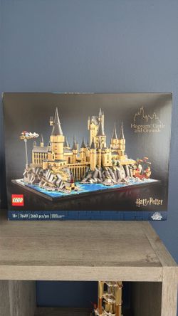 HARRY POTTER HOGWARTS CASTLE AND GROUNDS LEGO