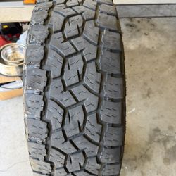 1 toyo open country AT tire , LT275/65/18