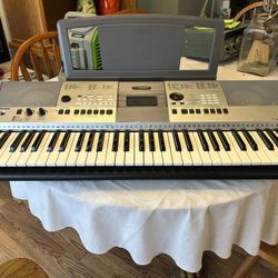Yamaha Electric Keyboard Piano, PSR-E413