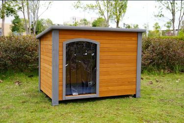 Brand new in box! Large 42"x32" wooden all weather raised dog house with insulation cushion casa de Mascota nuevo en caja