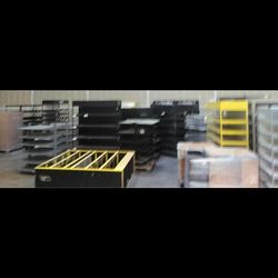 Free Metal and plywood racks  / Gratis