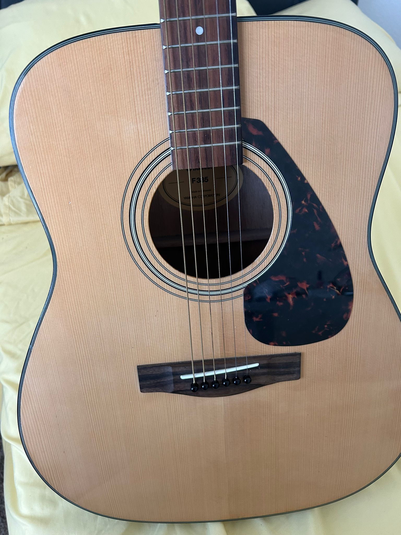 Guitar Yamaha f335 Acoustic Guitar