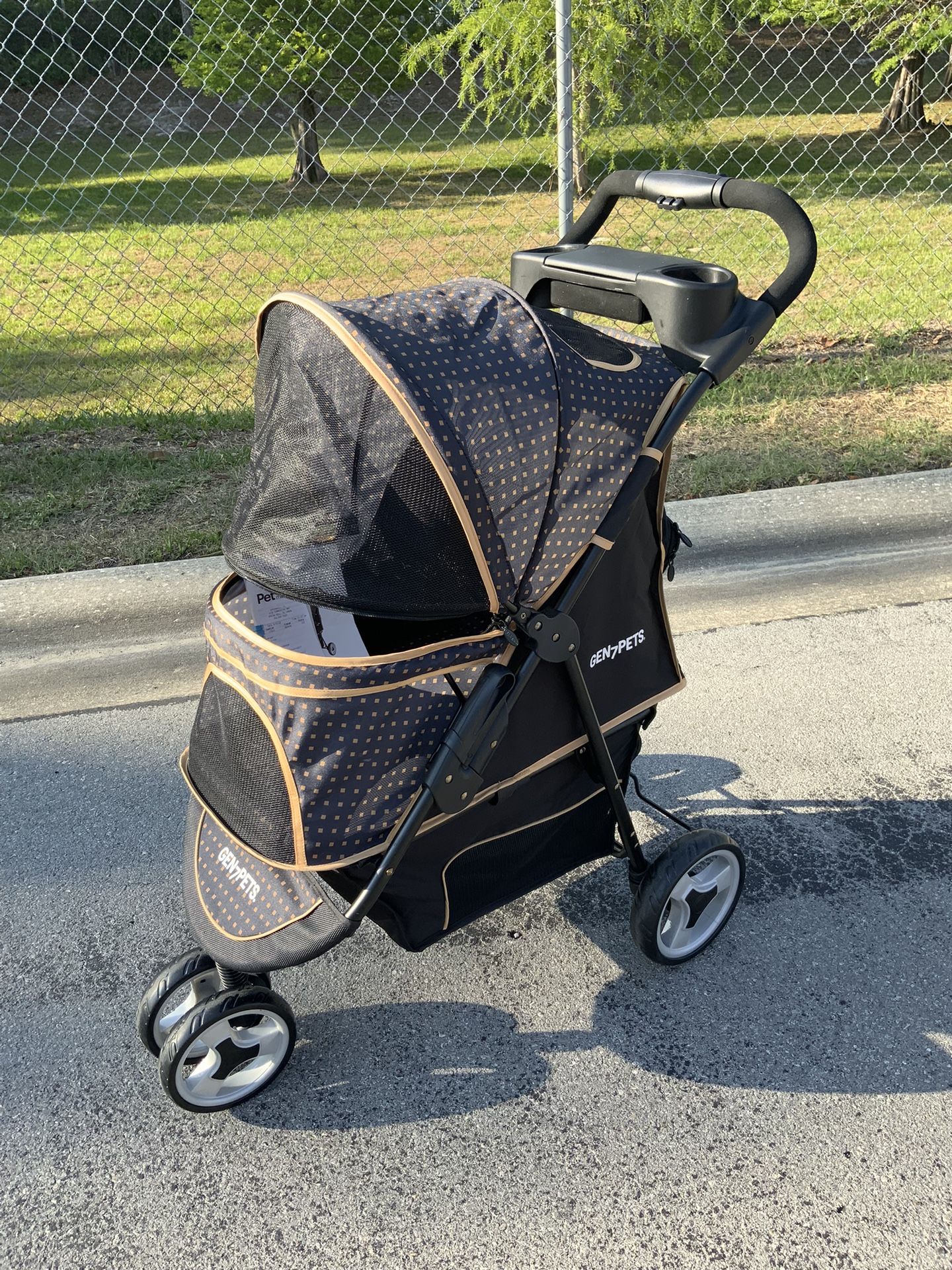 Gen7Pets Promenade Pet Stroller -BRAND NEW