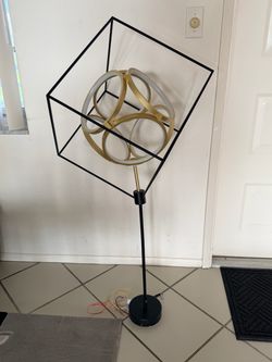 Modern LED Floor Lamp with Geometric Design