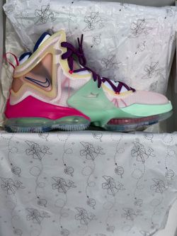Nike LeBron 19 Valentines Day size 12 NEW