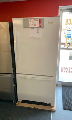 New scratch and dent Whirlpool 22cu.ft white bottom freezer 1 year warranty